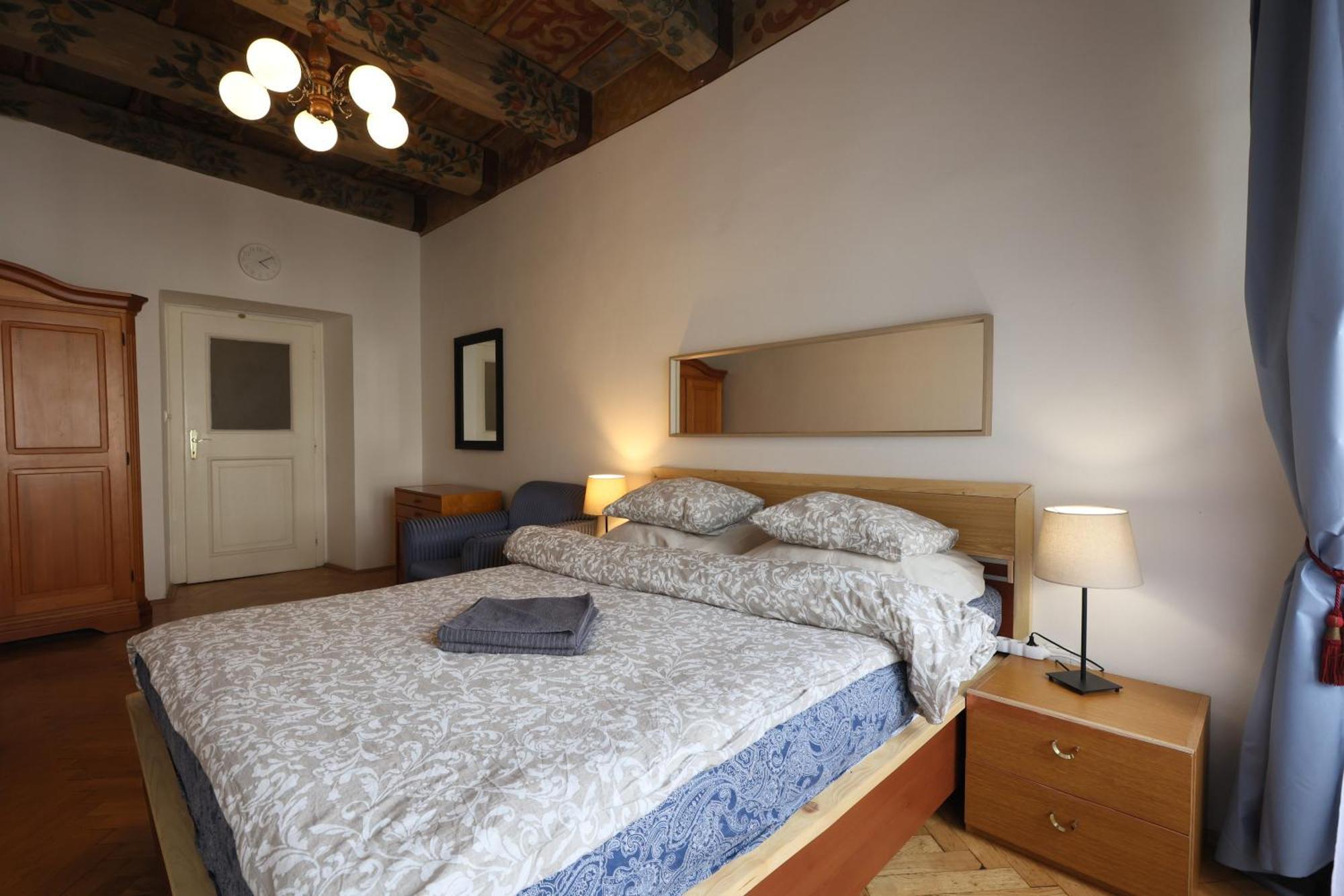 At The Blue Lion & Parking Assistance Apartment