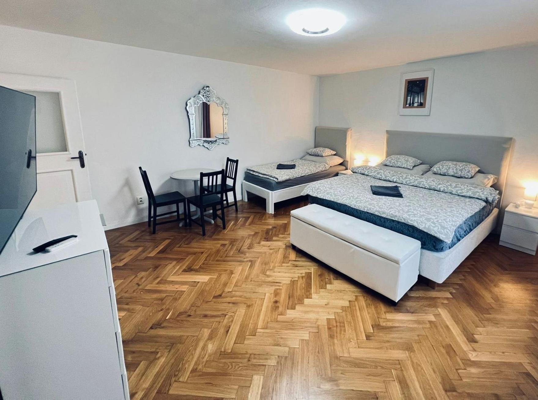 Apartment At The Blue Lion & Parking Assistance