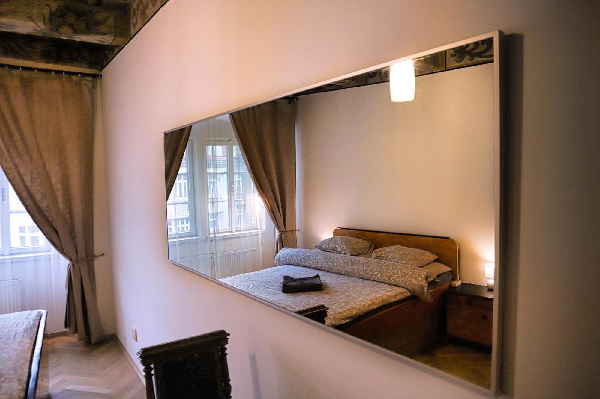 At The Blue Lion & Parking Assistance Apartment