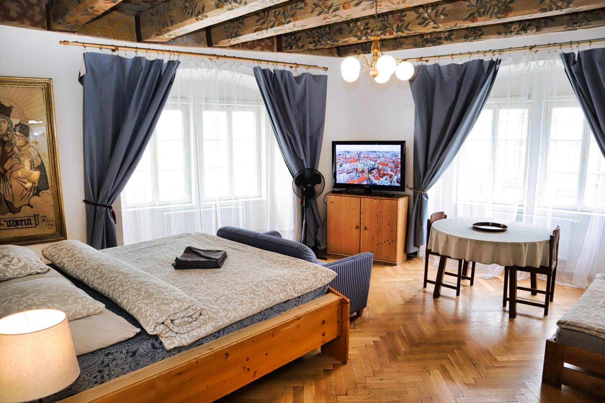 At The Blue Lion & Parking Assistance Apartment Prague